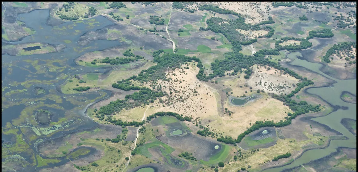 Vue aérienne du lac Tchad, zone de tensions et de pêche
