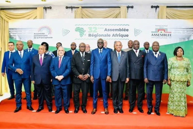 Assemblée parlementaire africaine à Dakar avec Michel Régis Onanga M. Ndiaye et ses homologues