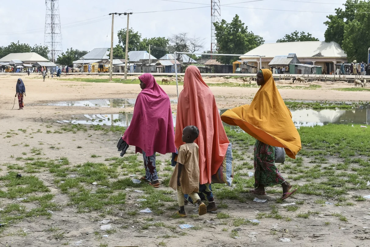 Des proches de victimes d'une attaque présumée de Boko Haram lors d'une marche commémorative à Babban Gide