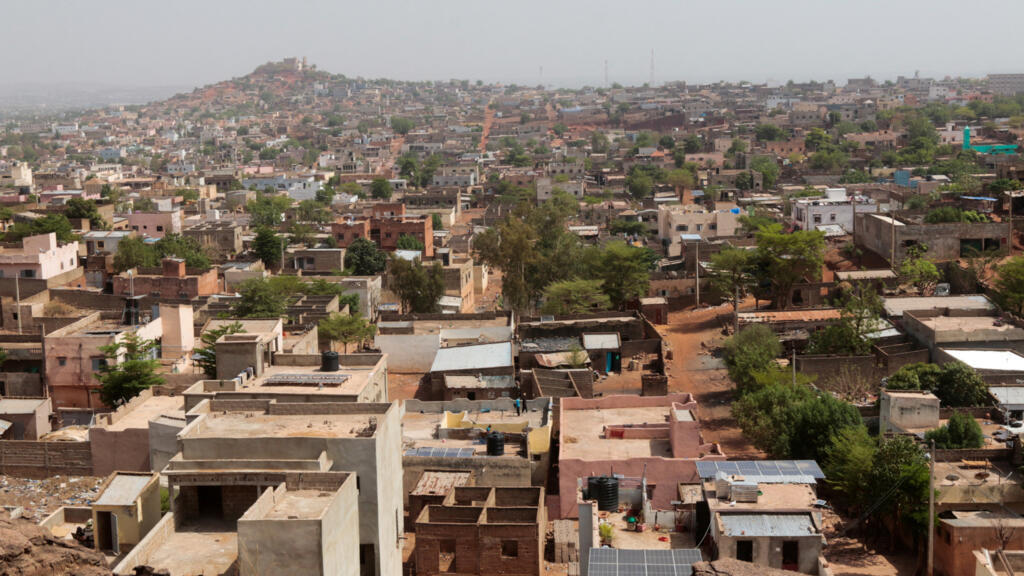 Vue générale de Bamako après les attaques menées contre des bases militaires à travers le pays, le 25 avril 2026.