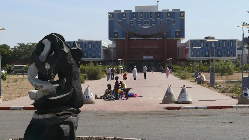 La jeunesse sénégalaise, autrefois unie derrière Diomaye Faye et Ousmane Sonko, peine à accepter leur séparation politique.