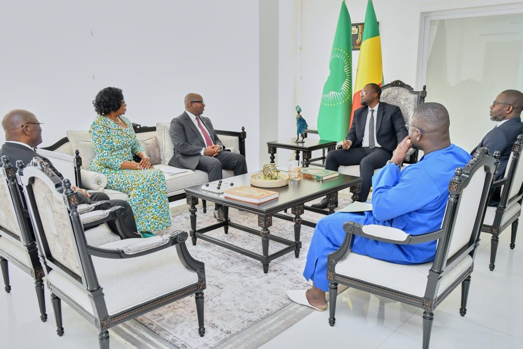 Ousmane Sonko et Jean-Michel Sama Lukonde Kyenge lors de leur rencontre à Dakar