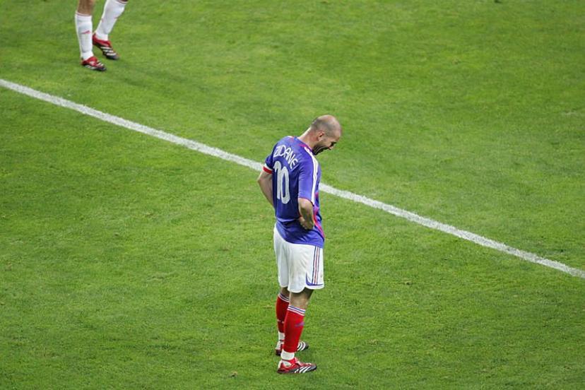 Zinedine Zidane rate le seul penalty de sa carrière en Bleu contre la Chine en 2006