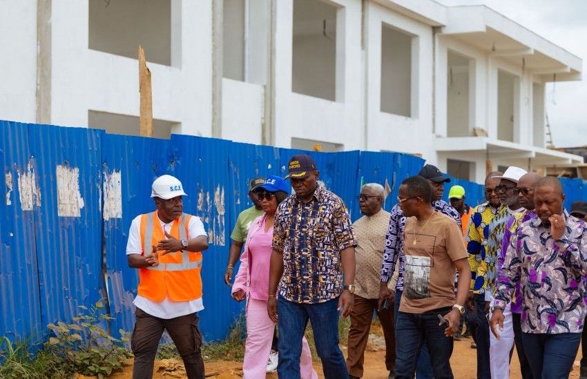 Le président gabonais Brice Clotaire Oligui Nguema dans la province du Woleu-Ntem