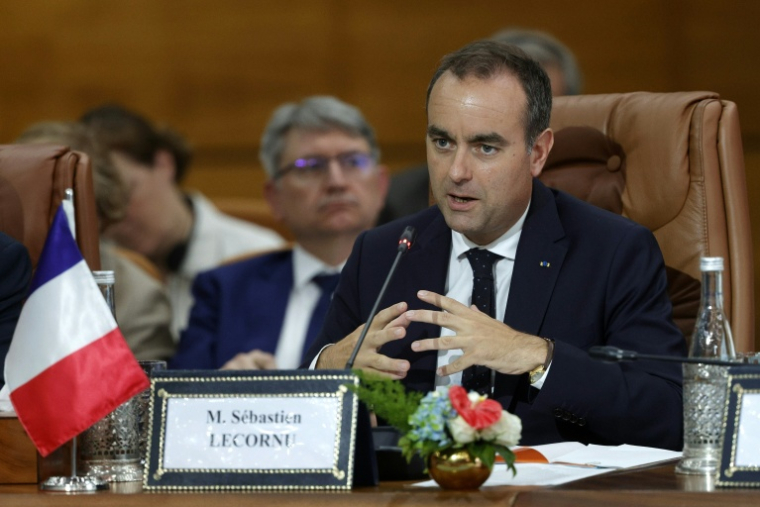 Le Premier ministre français Sébastien Lecornu lors d'une séance plénière avec des ministres marocains