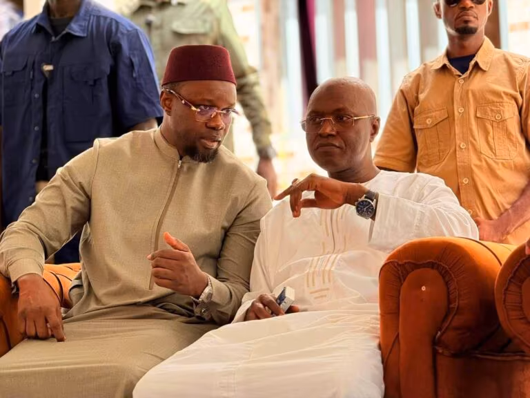 Moment d’échange entre Ousmane Sonko et la famille de Diamil Sané