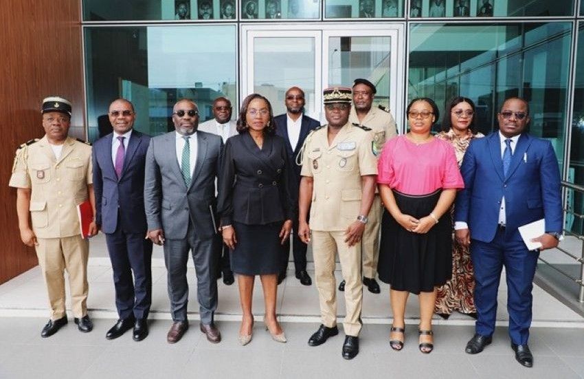 Réunion entre les directions des douanes et des impôts au Gabon