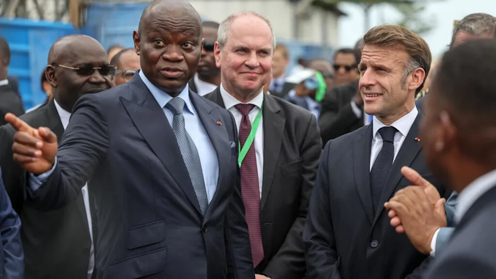 Président du Gabon en discussion avec son homologue français