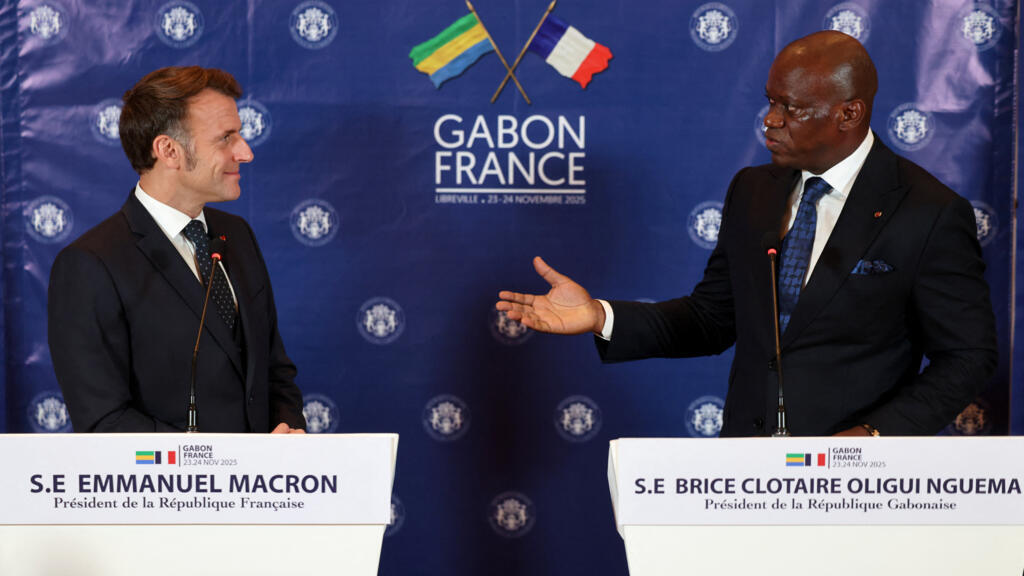 Rencontre entre les présidents français et gabonais lors d'une conférence de presse à Libreville en novembre 2025