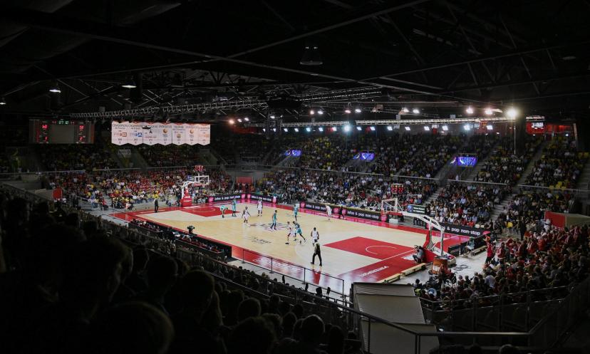 Stade de la Meinau, Strasbourg, prêt à accueillir le match