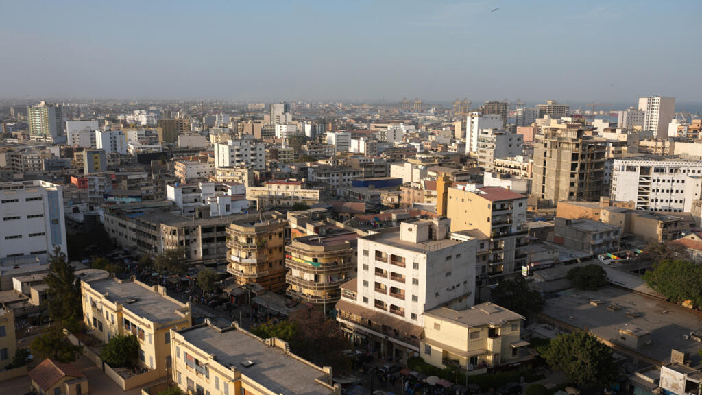 Panorama du centre-ville de Dakar, capitale économique du Sénégal, en mars 2026.
