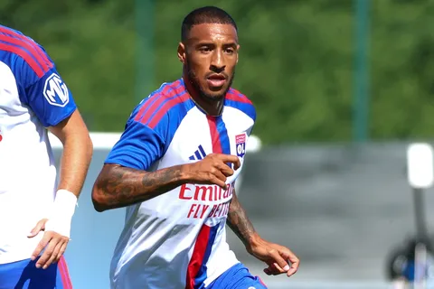Lyon Prague en direct : joueurs sur le terrain au Groupama Stadium