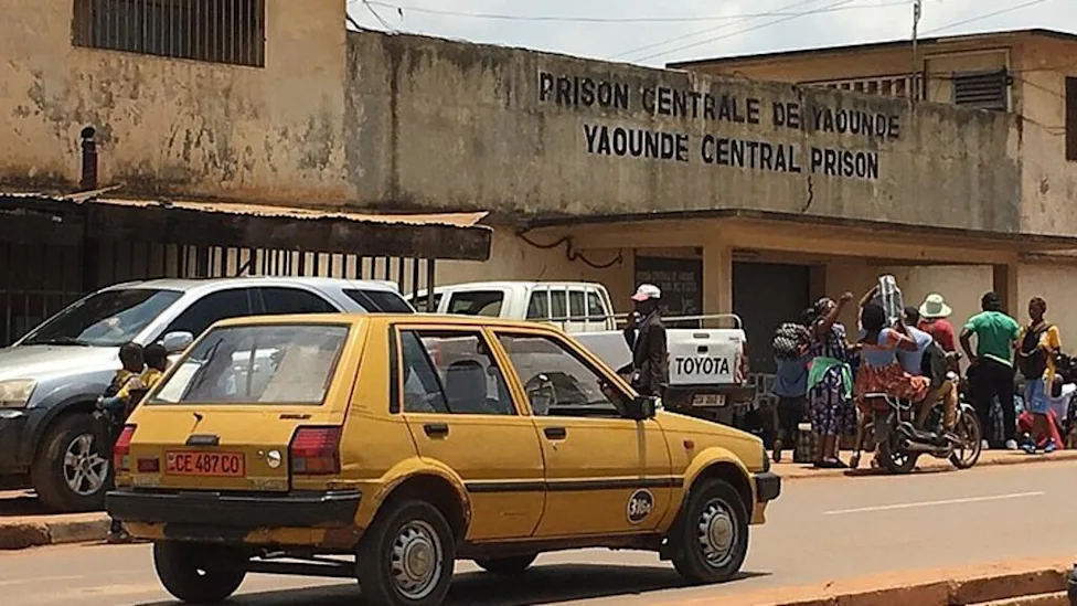 Arrestation de Johann Adriel Sitchom Kuate pour faux décrets au Cameroun