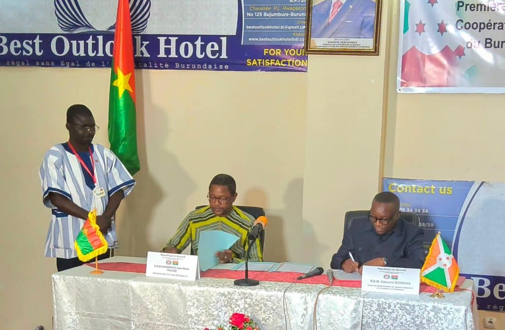 Signature d'accords entre représentants du Burkina Faso et du Burundi