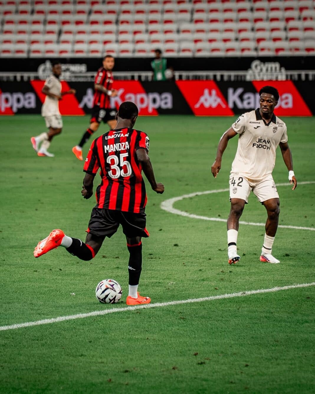 Junior Mandza en action contre Lorient.