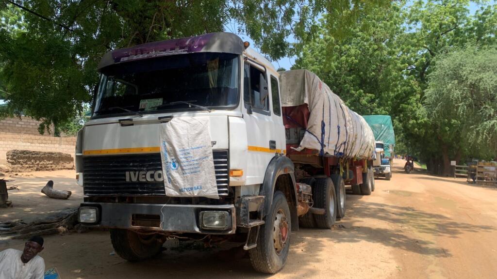 Convoi de camions en provenance du Nigeria à Kourgui, Cameroun